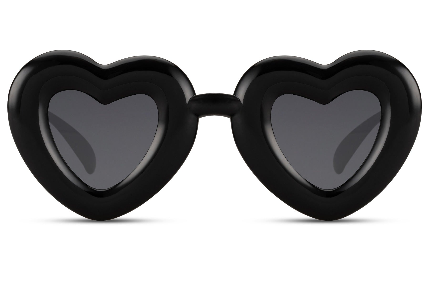 Hjerteformede hurtigbriller med tyk, sort stel set fra fronten