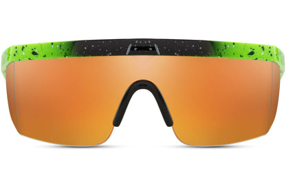 Hurtige cykel- eller løbebriller med orange glas og lynformede stænger set fra fronten