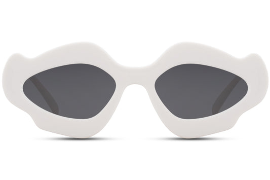 Hurtigbrille med speciel form og design i hvid set fra fronten
