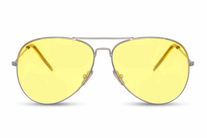 Hurtige aviator solbriller i gule glas set fra fronten