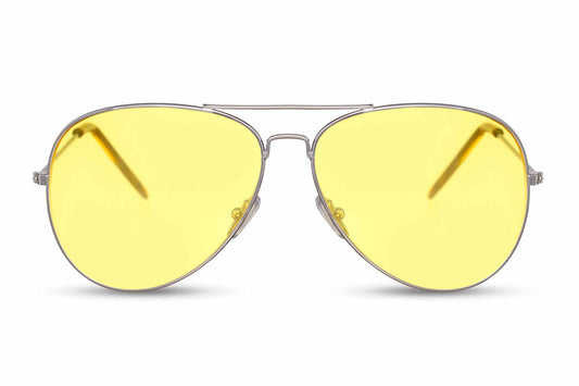 Hurtige aviator solbriller i gule glas set fra fronten