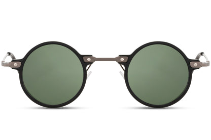 Små runde solbriller til udklædning med grønne glas og tyndt sort stel set fra fronten
